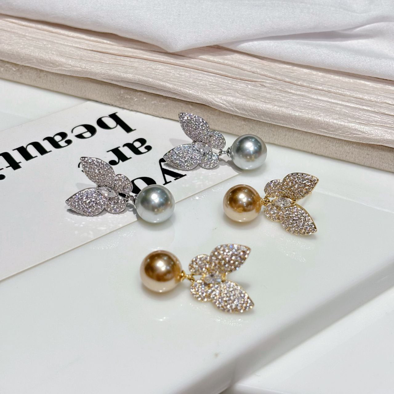 Boucles d'oreilles Van Cleef & Arpels papillon perle