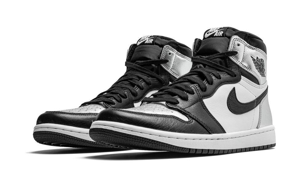 AIR JORDAN 1 RETRO HIGH OG WMNS "Silver Toe"