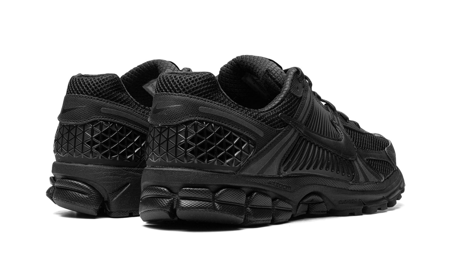 Zoom Vomero 5 "Triple Black"