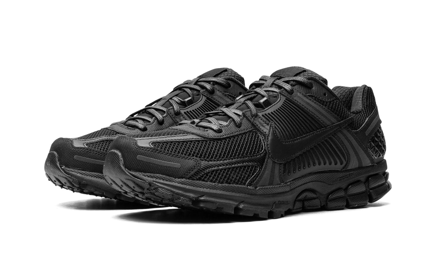 Zoom Vomero 5 "Triple Black"